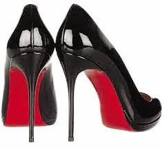 scarpe con tacco e suola rossa